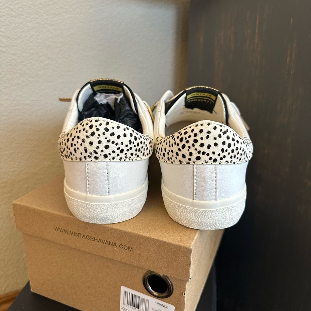 Vintage Havana Sneakers in Shoes - Picture 4 of 8